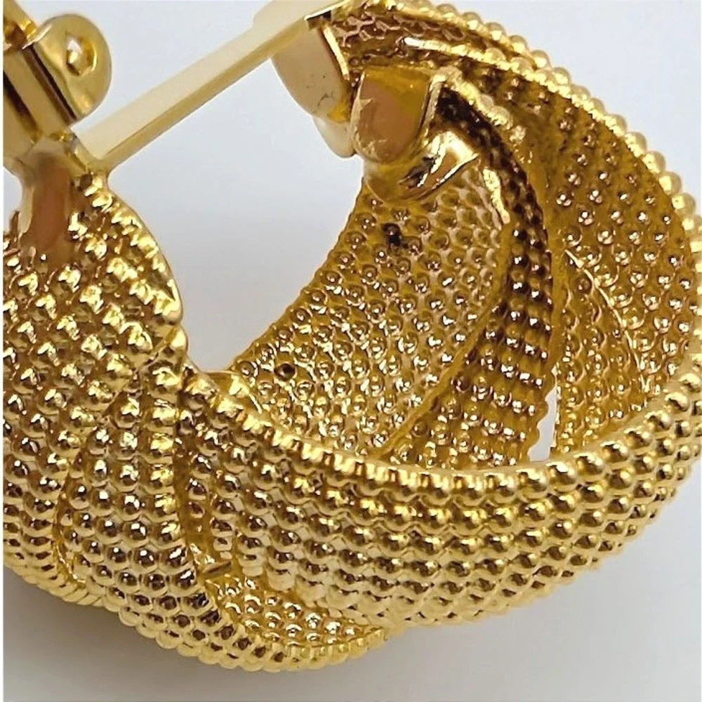 VTG Norma Jean Gold Tone‎ Earrings 3D Knot Caviar Textured Clip-on Chunky 80s